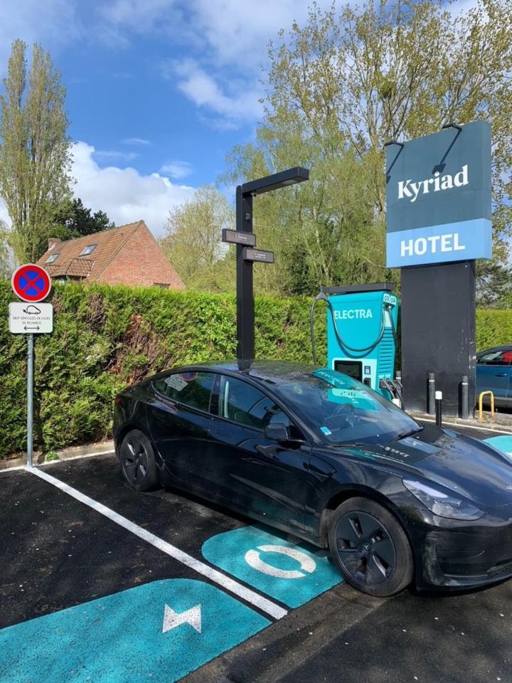 Kyriad Lille - Mons en Baroeul Eksteriør billede